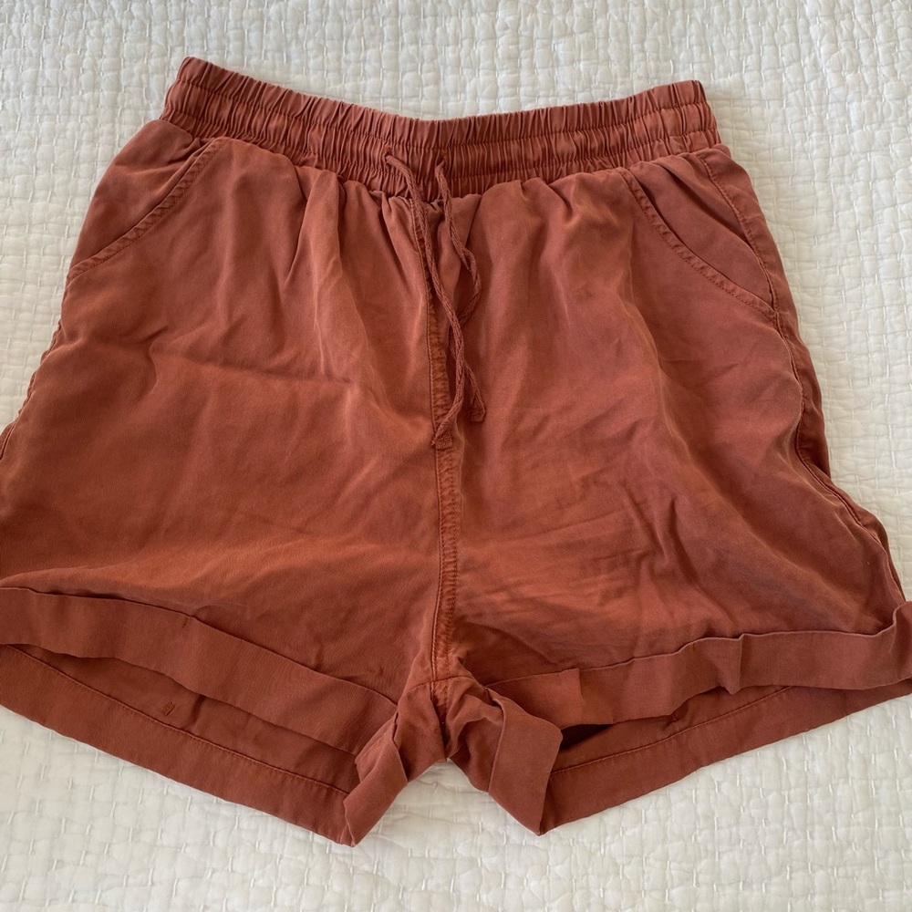 Universal Thread Shorts - Picture 2 of 4